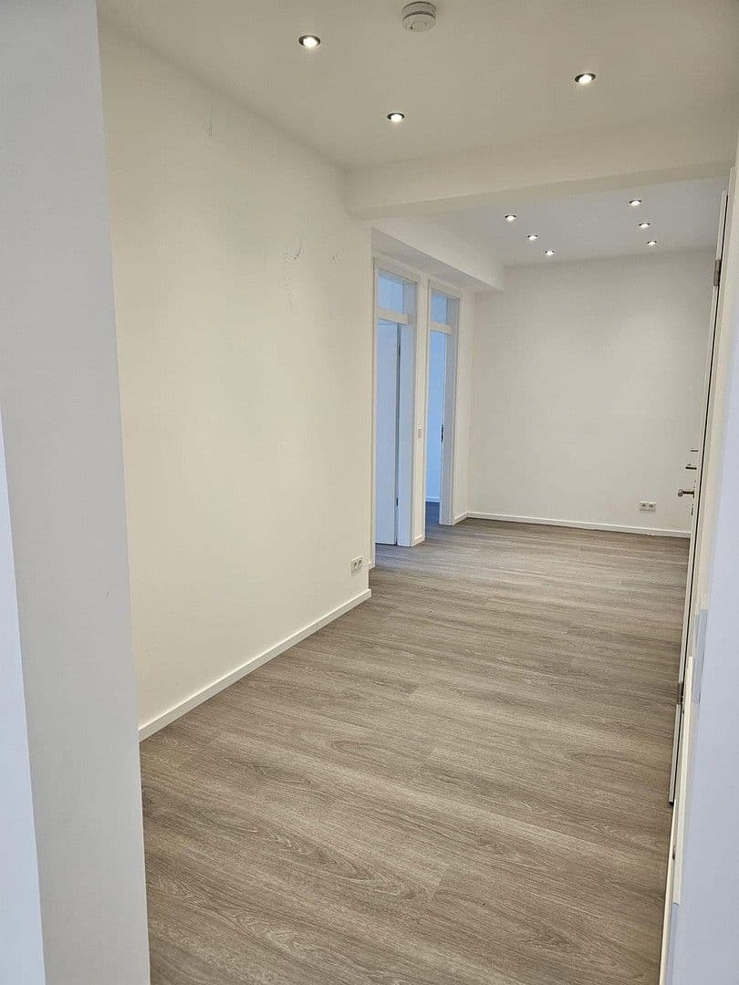 Prenájom bytu 3-izbový 105 m², Haupstraße 221, Bergisch Gladbach, Severné Porýnie - Westfálsko Prenájom bytu 3-izbový 105 m², Haupstraße 221, Bergisch Gladbach, Severné Porýnie - Westfálsko