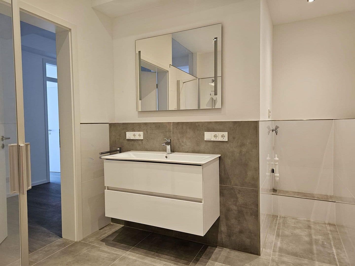 Prenájom bytu 3-izbový 105 m², Haupstraße 221, Bergisch Gladbach, Severné Porýnie - Westfálsko Prenájom bytu 3-izbový 105 m², Haupstraße 221, Bergisch Gladbach, Severné Porýnie - Westfálsko