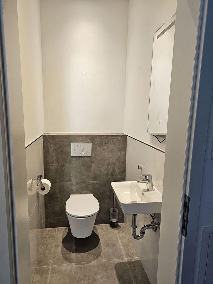 Prenájom bytu 3-izbový 105 m², Haupstraße 221, Bergisch Gladbach, Severné Porýnie - Westfálsko Prenájom bytu 3-izbový 105 m², Haupstraße 221, Bergisch Gladbach, Severné Porýnie - Westfálsko