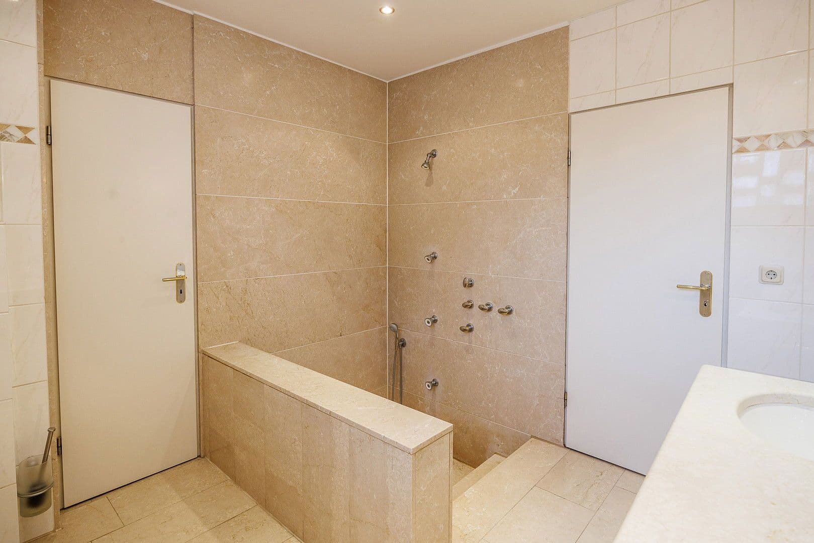 Prenájom bytu 5-izbový 198 m², Much, Severné Porýnie - Westfálsko Prenájom bytu 5-izbový 198 m², Much, Severné Porýnie - Westfálsko