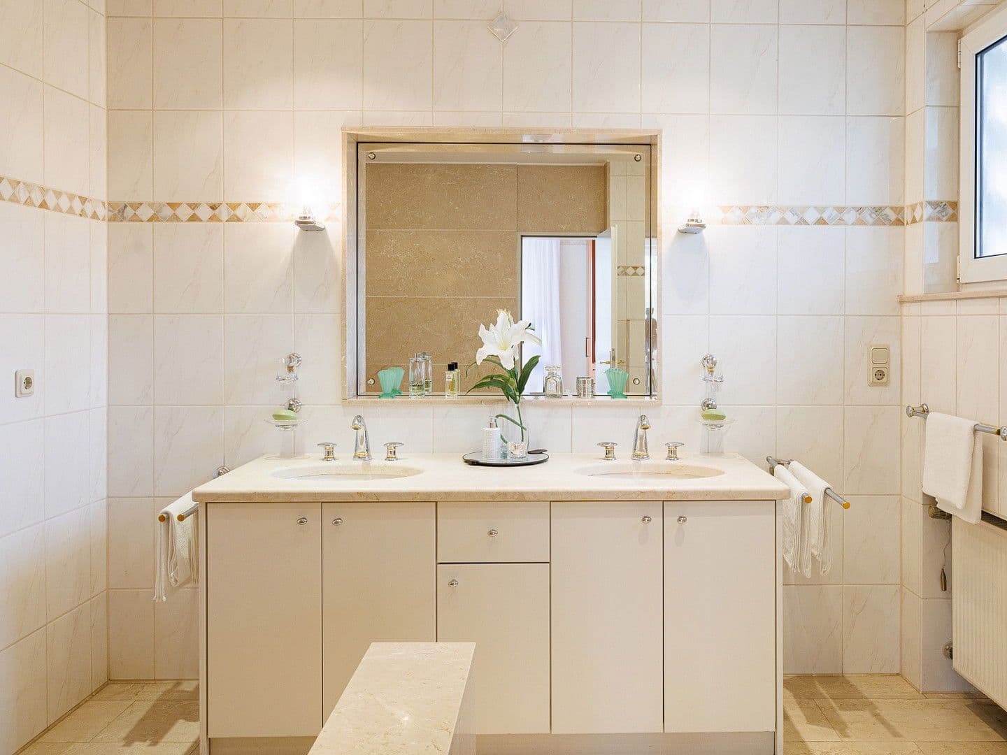 Prenájom bytu 5-izbový 198 m², Much, Severné Porýnie - Westfálsko Prenájom bytu 5-izbový 198 m², Much, Severné Porýnie - Westfálsko