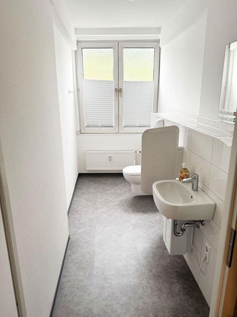 Prenájom kancelárie 90 m², Hauptstraße 9, Mosbach, Bádensko-Wurttembersko Prenájom kancelárie 90 m², Hauptstraße 9, Mosbach, Bádensko-Wurttembersko