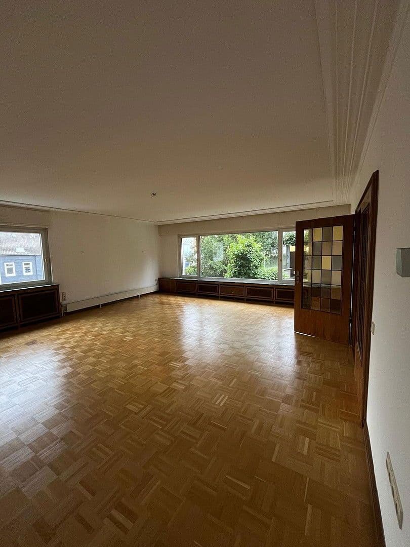 Prenájom bytu 3-izbový 175 m², Remscheid, Severné Porýnie - Westfálsko Prenájom bytu 3-izbový 175 m², Remscheid, Severné Porýnie - Westfálsko