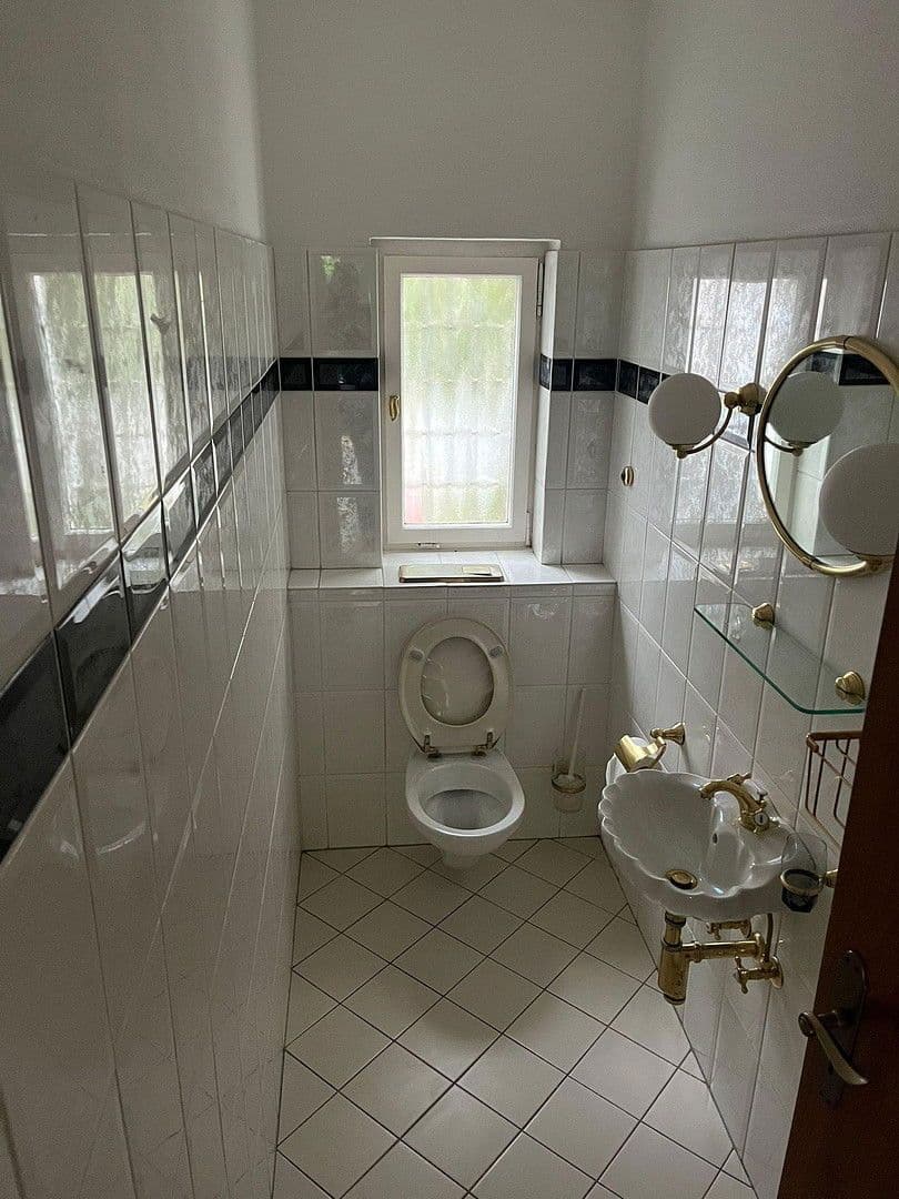 Prenájom bytu 3-izbový 175 m², Remscheid, Severné Porýnie - Westfálsko Prenájom bytu 3-izbový 175 m², Remscheid, Severné Porýnie - Westfálsko