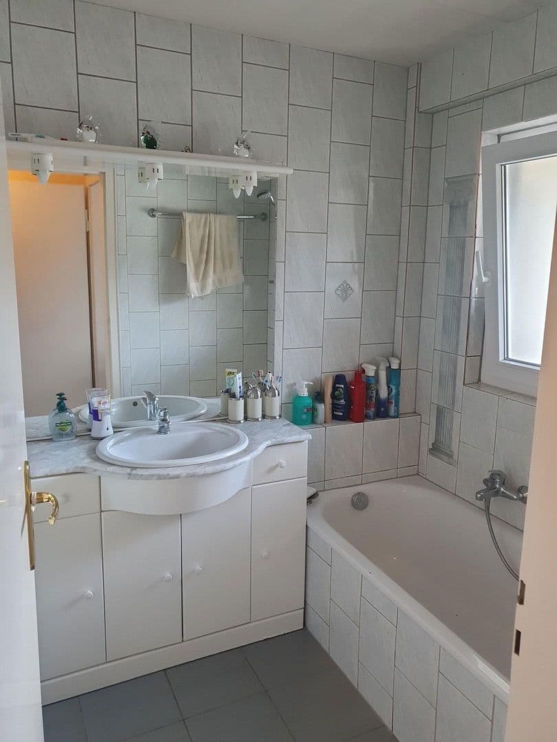 Predaj domu 260 m², pozemek 1.183 m², Häglesweg 14, Neuenbürg, Bádensko-Wurttembersko Predaj domu 260 m², pozemek 1.183 m², Häglesweg 14, Neuenbürg, Bádensko-Wurttembersko