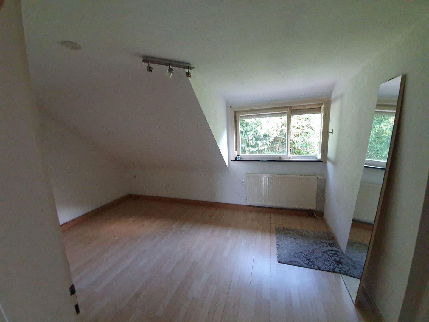 Predaj domu 260 m², pozemek 1.183 m², Häglesweg 14, Neuenbürg, Bádensko-Wurttembersko Predaj domu 260 m², pozemek 1.183 m², Häglesweg 14, Neuenbürg, Bádensko-Wurttembersko