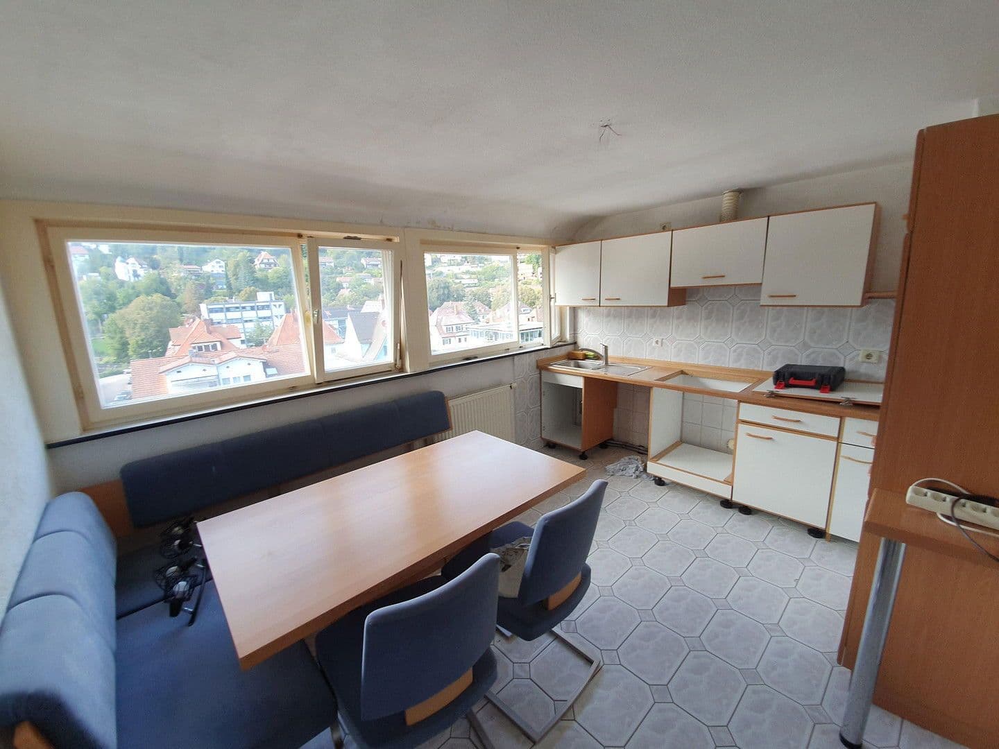 Predaj domu 260 m², pozemek 1.183 m², Häglesweg 14, Neuenbürg, Bádensko-Wurttembersko Predaj domu 260 m², pozemek 1.183 m², Häglesweg 14, Neuenbürg, Bádensko-Wurttembersko