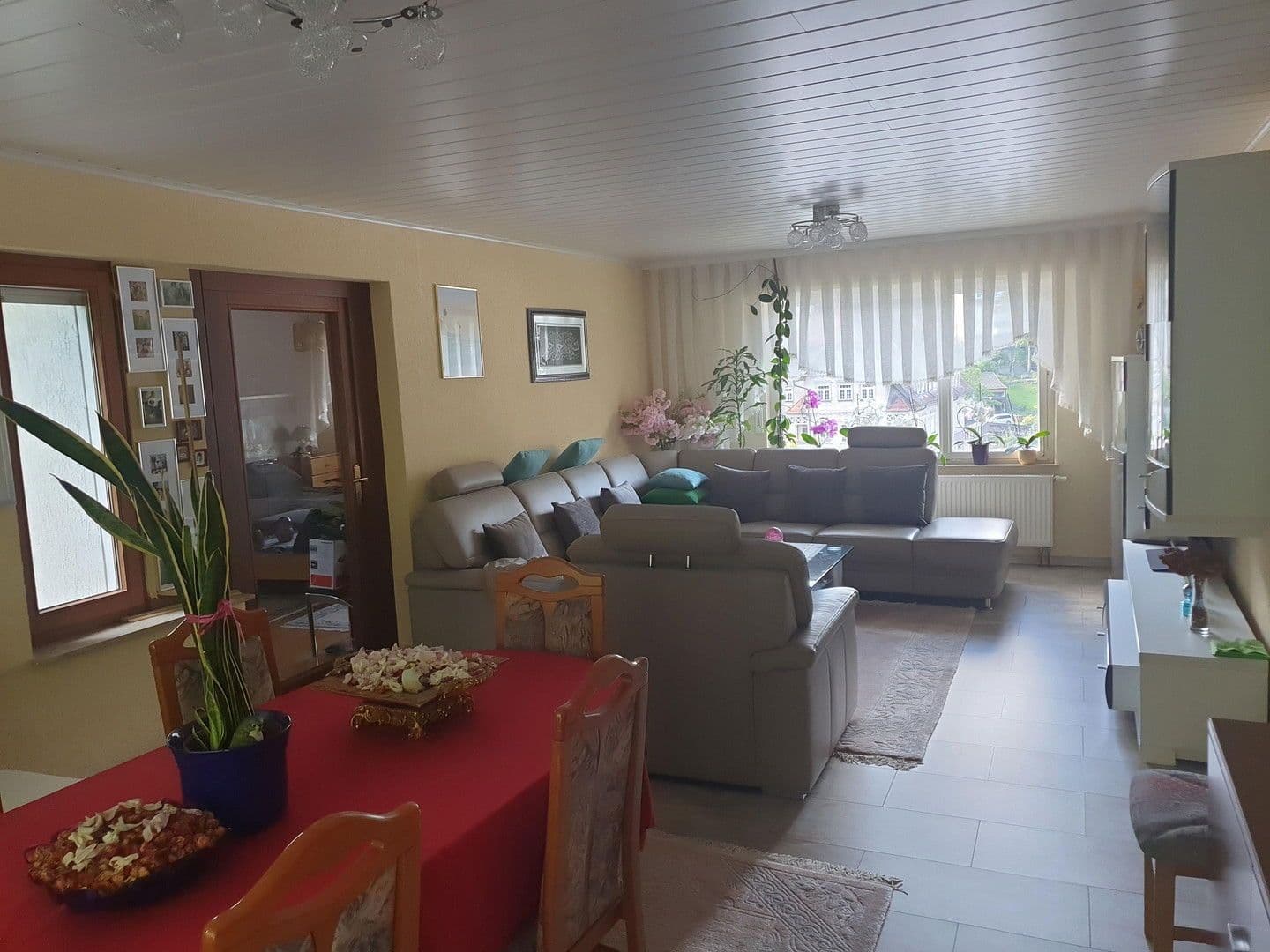 Predaj domu 260 m², pozemek 1.183 m², Häglesweg 14, Neuenbürg, Bádensko-Wurttembersko Predaj domu 260 m², pozemek 1.183 m², Häglesweg 14, Neuenbürg, Bádensko-Wurttembersko