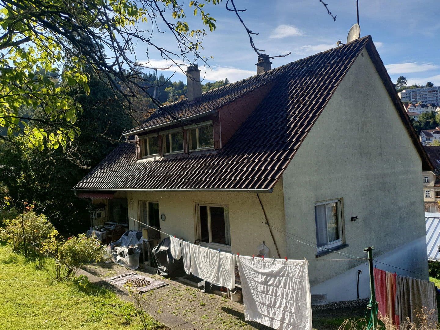 Predaj domu 260 m², pozemek 1.183 m², Häglesweg 14, Neuenbürg, Bádensko-Wurttembersko Predaj domu 260 m², pozemek 1.183 m², Häglesweg 14, Neuenbürg, Bádensko-Wurttembersko