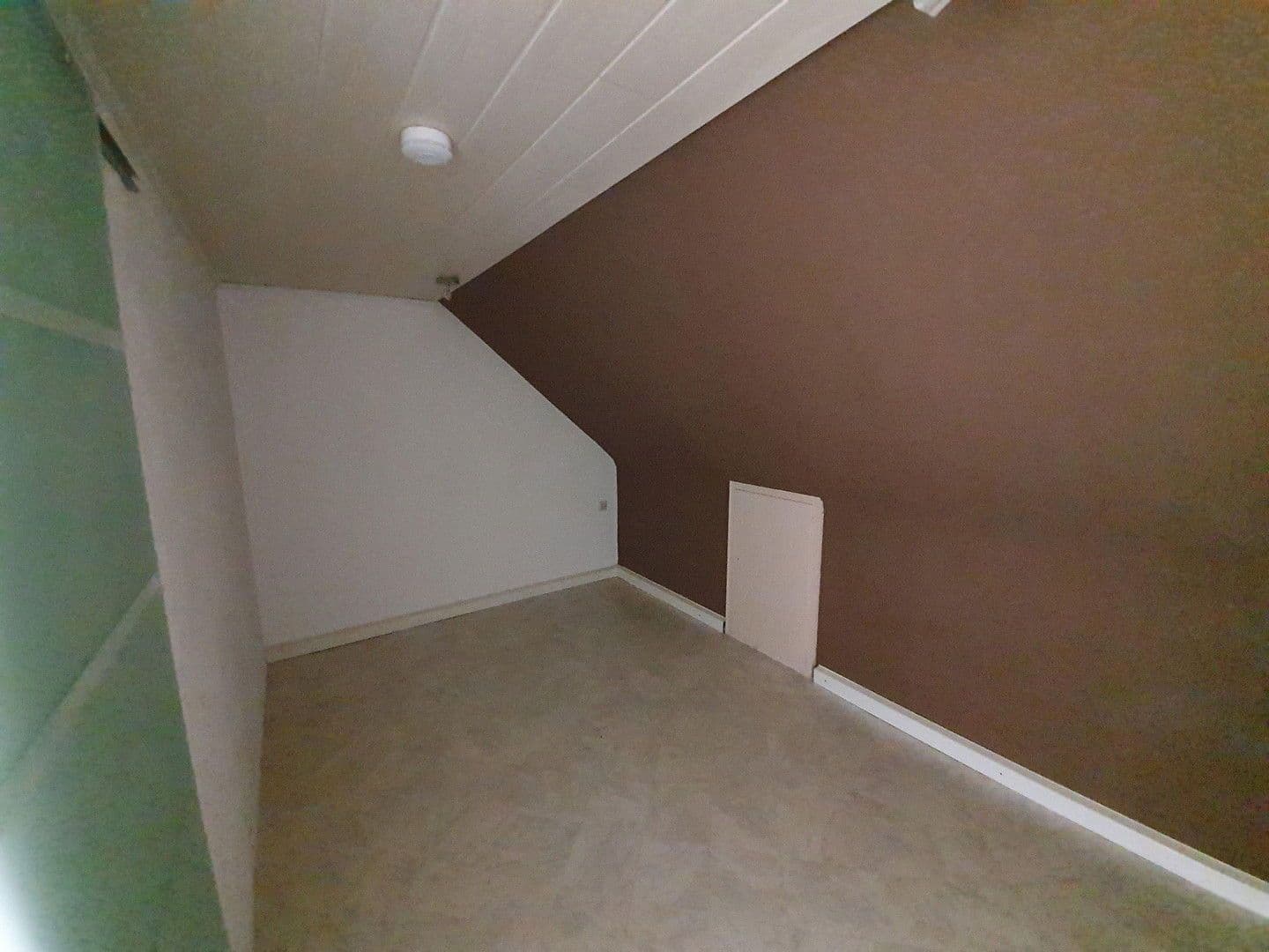 Predaj domu 260 m², pozemek 1.183 m², Häglesweg 14, Neuenbürg, Bádensko-Wurttembersko Predaj domu 260 m², pozemek 1.183 m², Häglesweg 14, Neuenbürg, Bádensko-Wurttembersko