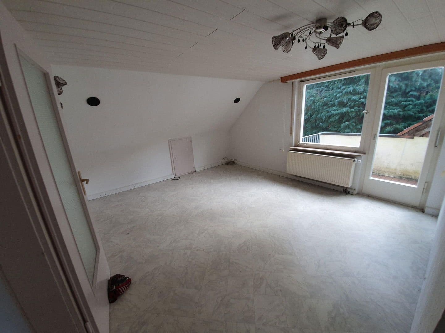 Predaj domu 260 m², pozemek 1.183 m², Häglesweg 14, Neuenbürg, Bádensko-Wurttembersko Predaj domu 260 m², pozemek 1.183 m², Häglesweg 14, Neuenbürg, Bádensko-Wurttembersko