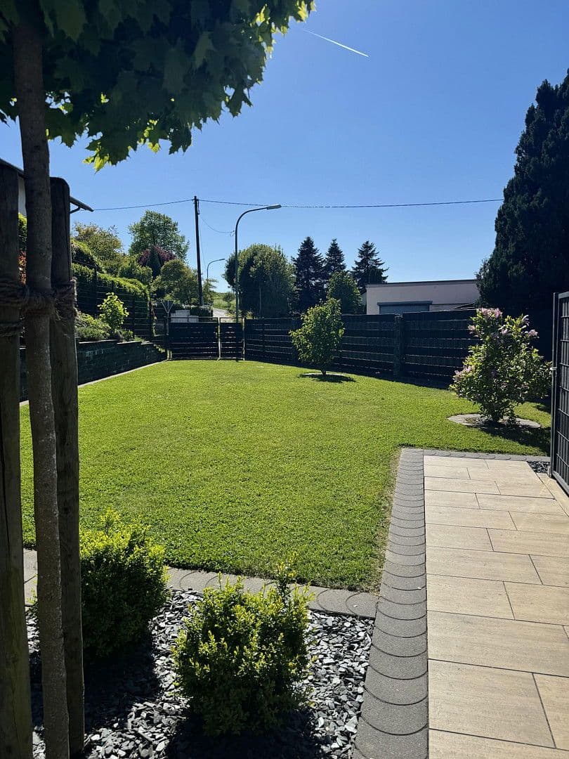 Predaj domu 205 m², pozemek 1.100 m², Steiningen, Porýnie-Falcko Predaj domu 205 m², pozemek 1.100 m², Steiningen, Porýnie-Falcko