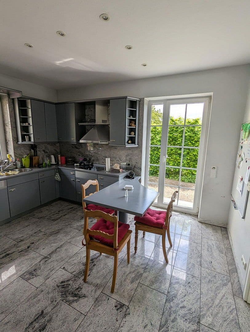 Prenájom domu 170 m², pozemek 3.000 m², Rinteln, Dolné Sasko Prenájom domu 170 m², pozemek 3.000 m², Rinteln, Dolné Sasko