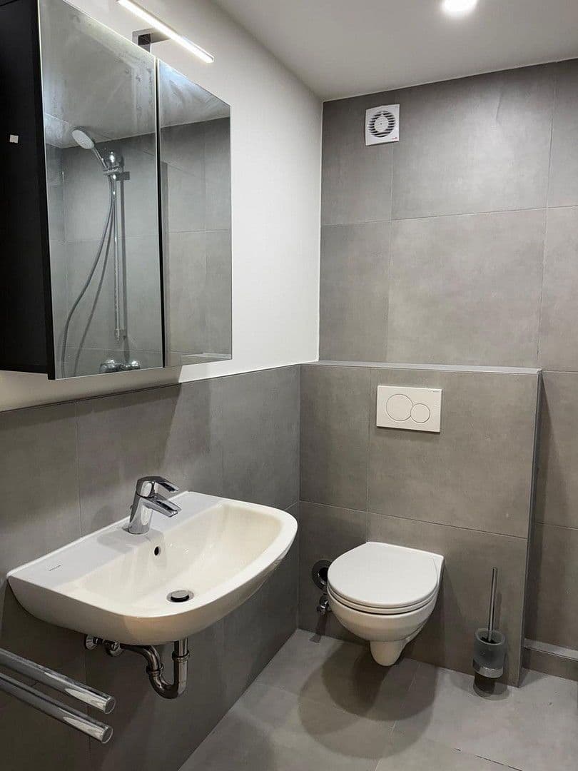 Prenájom bytu 3-izbový 64 m², Kölner Straße 228, Krefeld, Severné Porýnie - Westfálsko Prenájom bytu 3-izbový 64 m², Kölner Straße 228, Krefeld, Severné Porýnie - Westfálsko