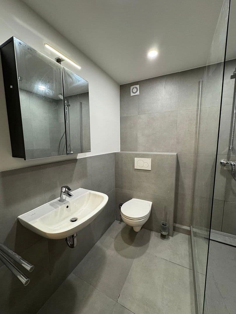 Prenájom bytu 3-izbový 64 m², Kölner Straße 228, Krefeld, Severné Porýnie - Westfálsko Prenájom bytu 3-izbový 64 m², Kölner Straße 228, Krefeld, Severné Porýnie - Westfálsko