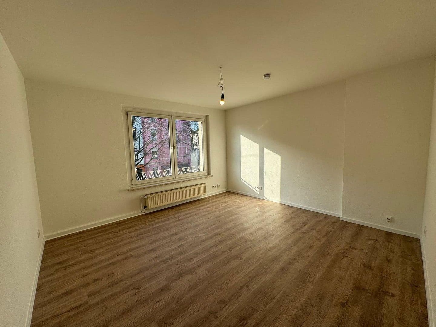 Prenájom bytu 3-izbový 64 m², Kölner Straße 228, Krefeld, Severné Porýnie - Westfálsko Prenájom bytu 3-izbový 64 m², Kölner Straße 228, Krefeld, Severné Porýnie - Westfálsko