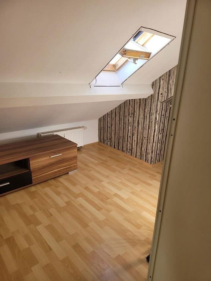 Prenájom bytu 5-izbový 90 m², Wörrstadt, Porýnie-Falcko Prenájom bytu 5-izbový 90 m², Wörrstadt, Porýnie-Falcko