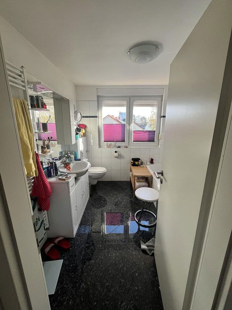 Prenájom bytu 4-izbový 120 m², Hannover, Dolné Sasko Prenájom bytu 4-izbový 120 m², Hannover, Dolné Sasko