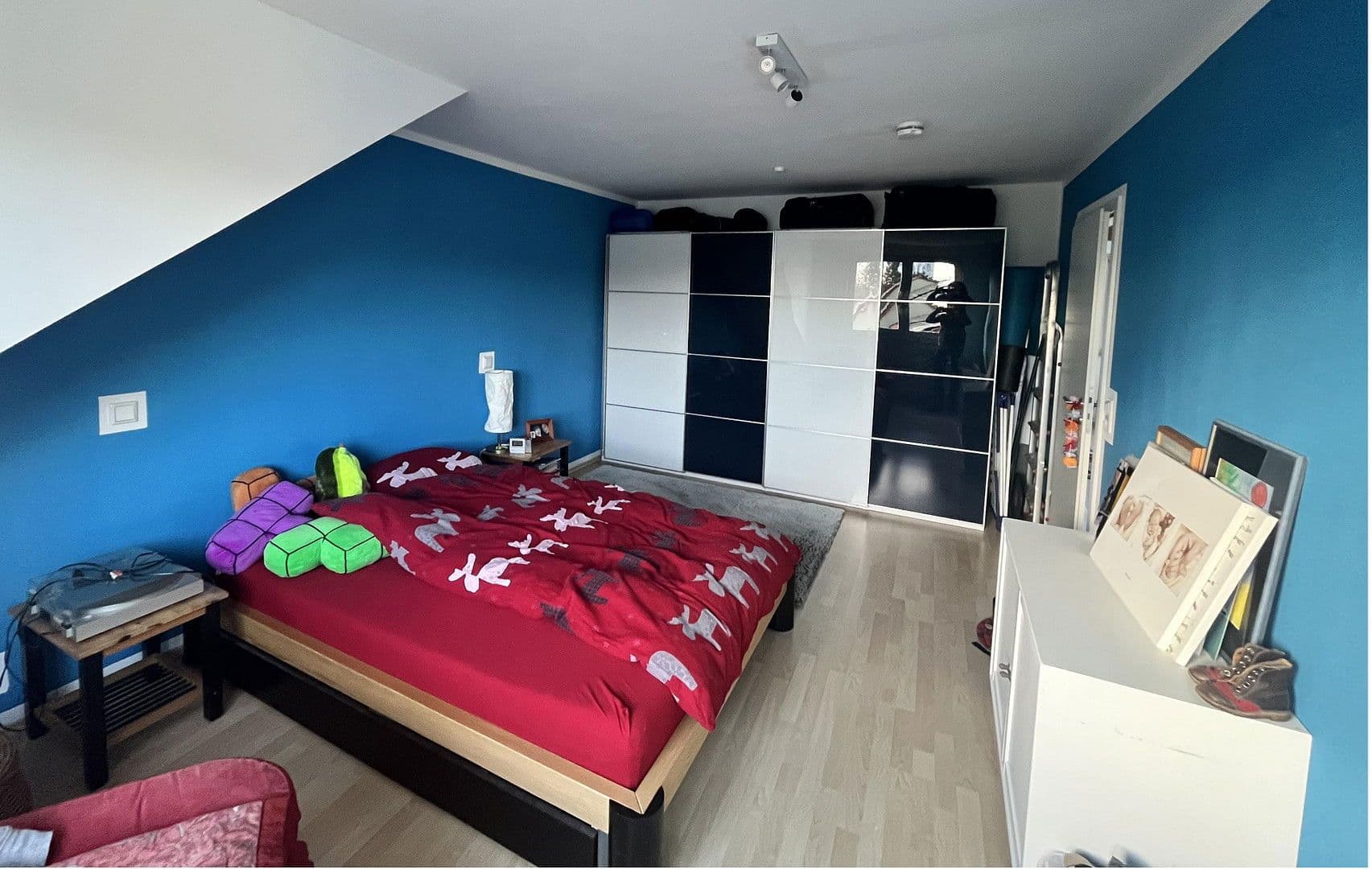 Prenájom bytu 4-izbový 120 m², Hannover, Dolné Sasko Prenájom bytu 4-izbový 120 m², Hannover, Dolné Sasko