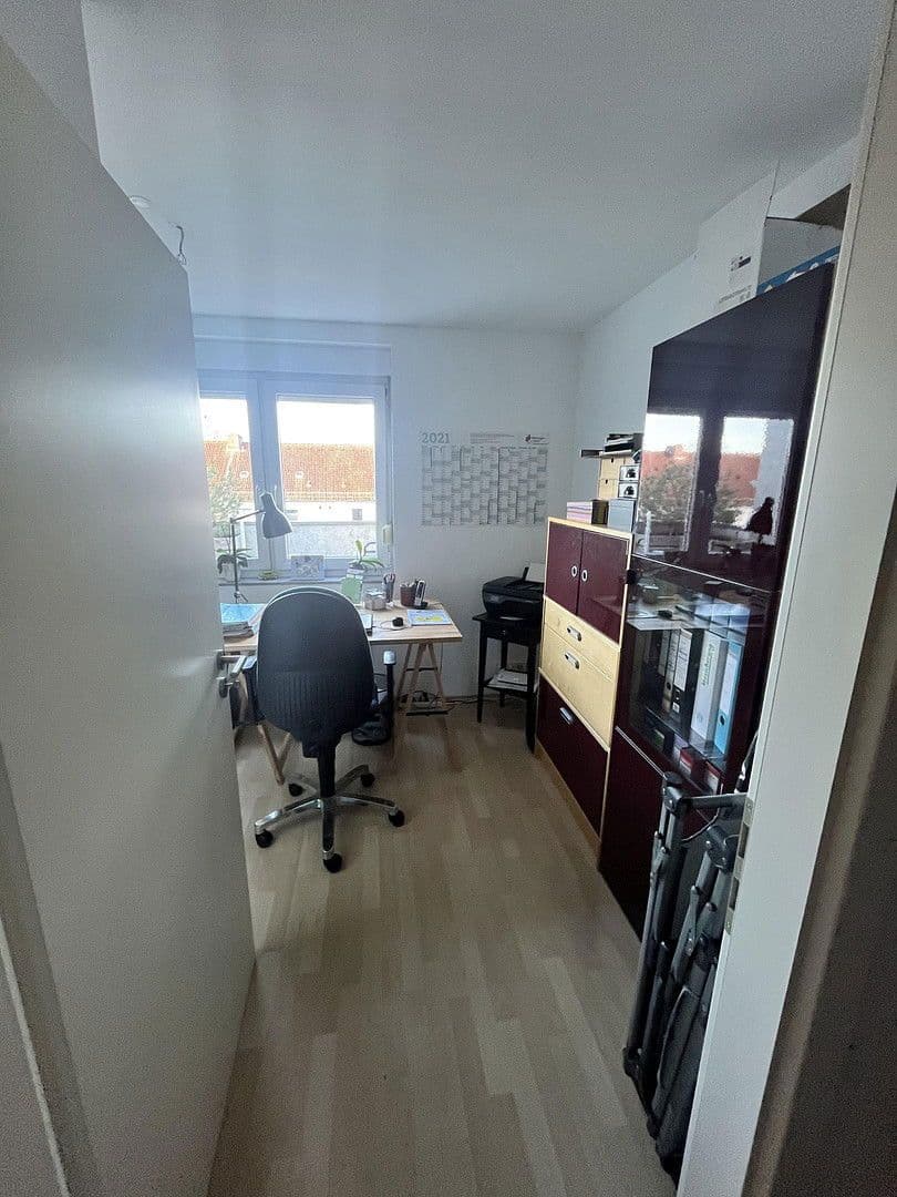 Prenájom bytu 4-izbový 120 m², Hannover, Dolné Sasko Prenájom bytu 4-izbový 120 m², Hannover, Dolné Sasko