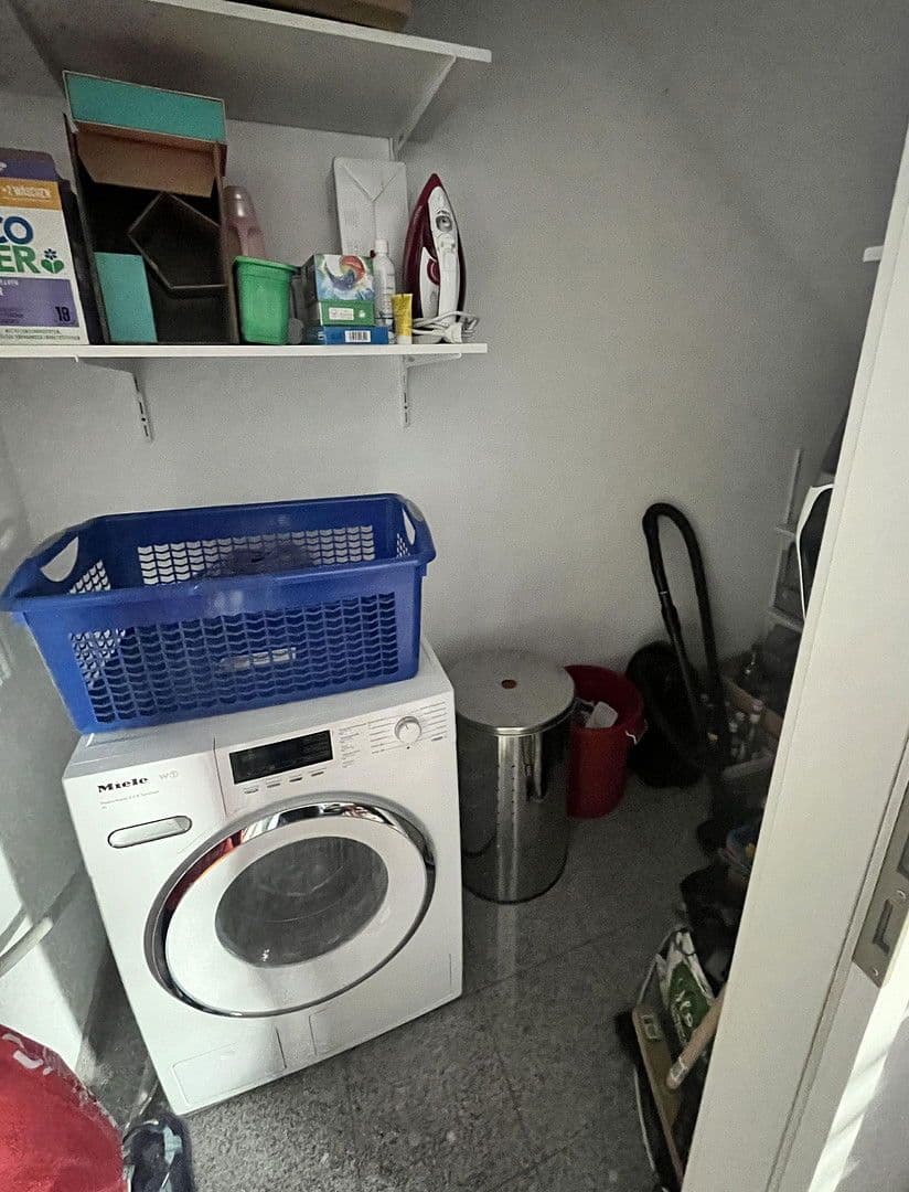 Prenájom bytu 4-izbový 120 m², Hannover, Dolné Sasko Prenájom bytu 4-izbový 120 m², Hannover, Dolné Sasko