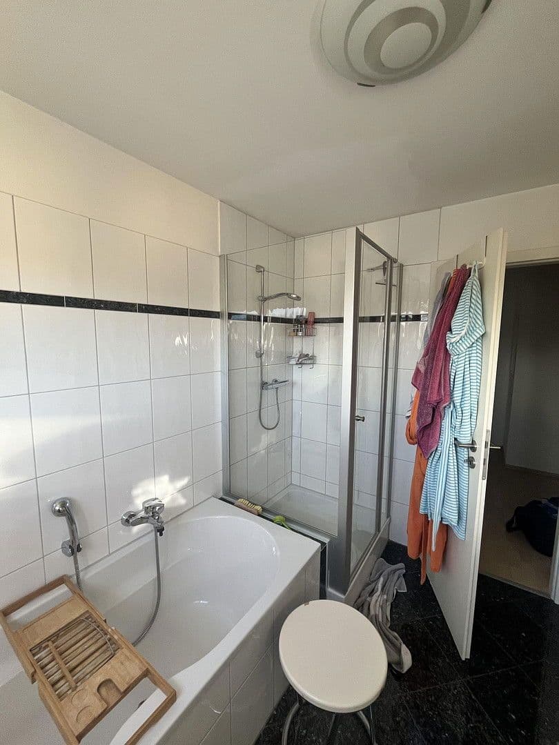 Prenájom bytu 4-izbový 120 m², Hannover, Dolné Sasko Prenájom bytu 4-izbový 120 m², Hannover, Dolné Sasko