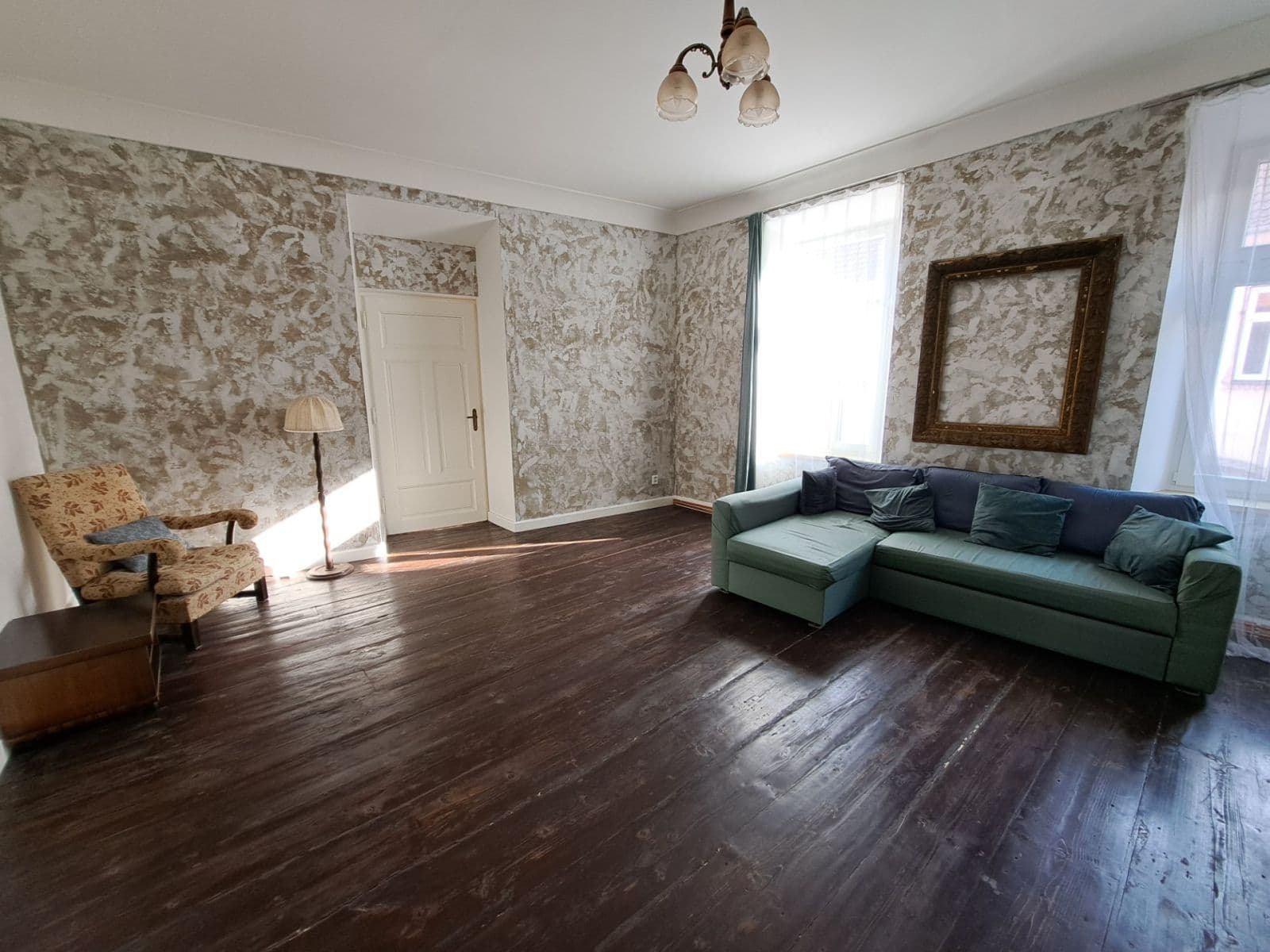 Prenájom bytu 3-izbový 105 m², Žatecká, Jesenice, Středočeský kraj Prenájom bytu 3-izbový 105 m², Žatecká, Jesenice, Středočeský kraj