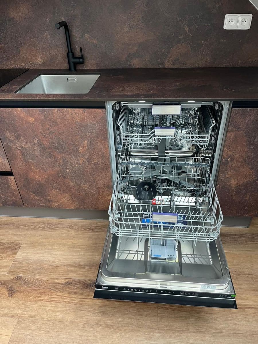 Prenájom bytu 3-izbový 90 m², Šlikova, Praha, Praha Prenájom bytu 3-izbový 90 m², Šlikova, Praha, Praha