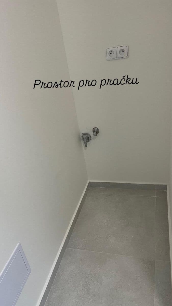 Prenájom bytu 3-izbový 90 m², Šlikova, Praha, Praha Prenájom bytu 3-izbový 90 m², Šlikova, Praha, Praha