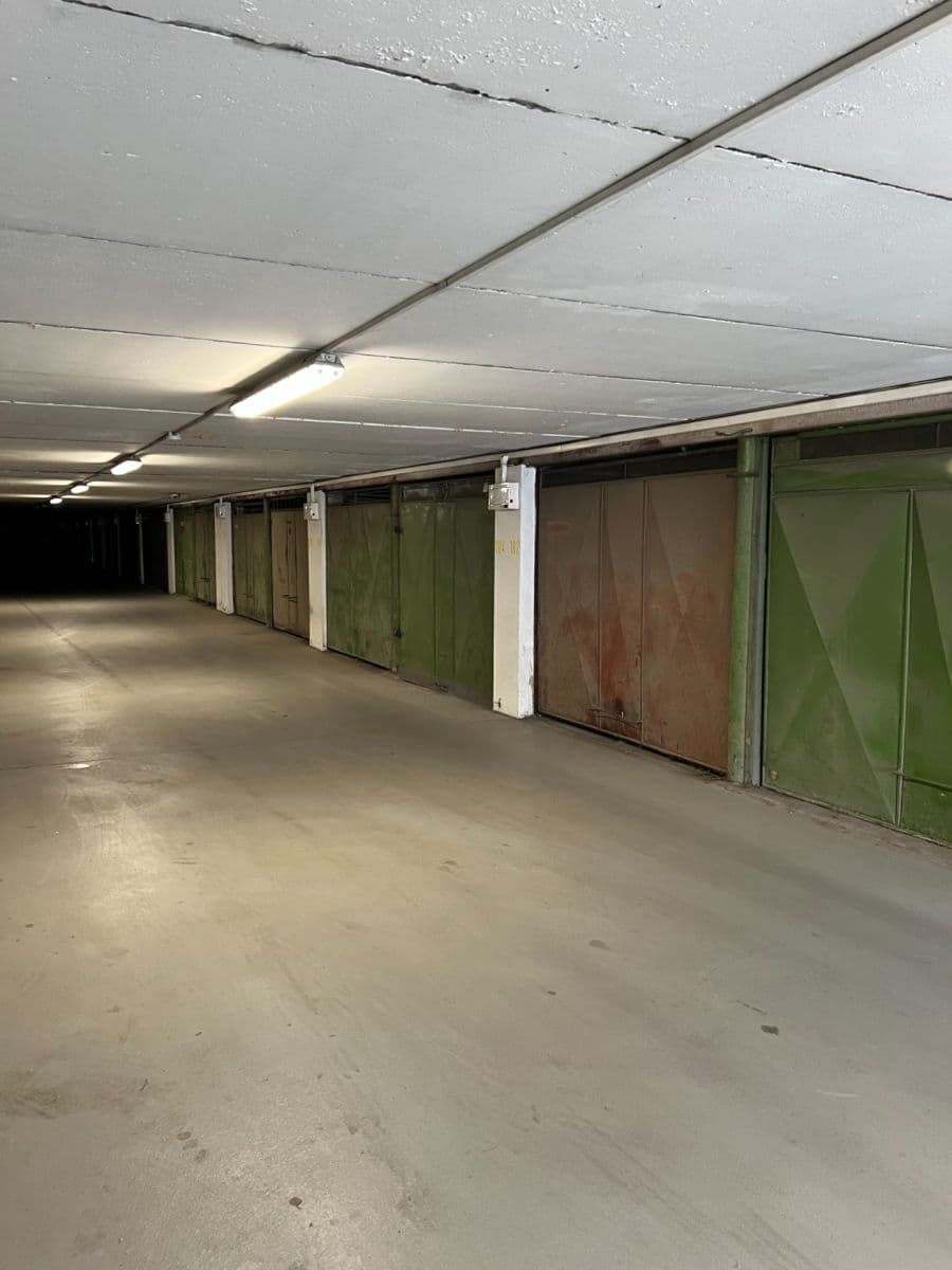 Prenájom garáže 16 m², Kladno, Středočeský kraj Prenájom garáže 16 m², Kladno, Středočeský kraj