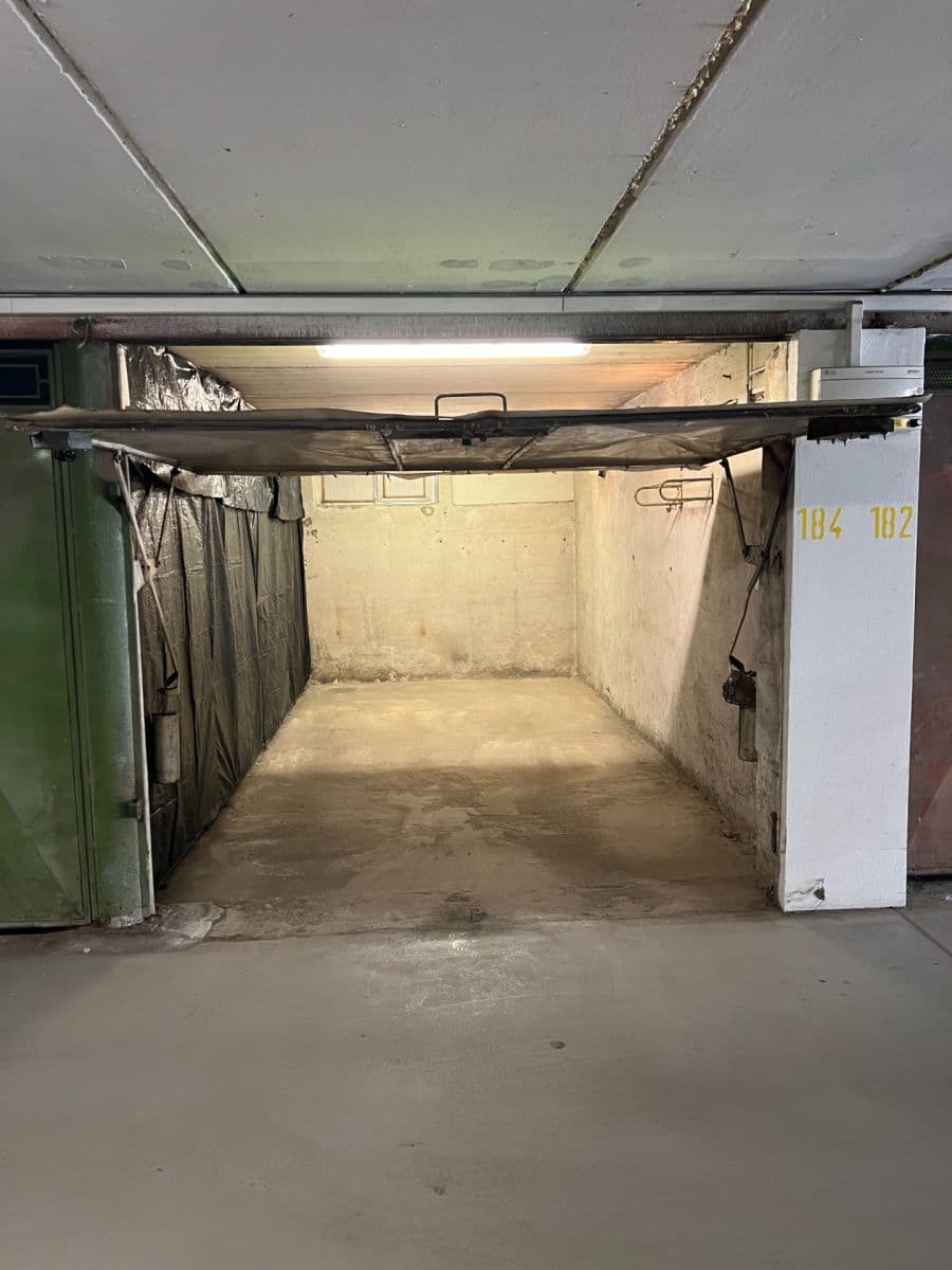 Prenájom garáže 16 m², Kladno, Středočeský kraj Prenájom garáže 16 m², Kladno, Středočeský kraj