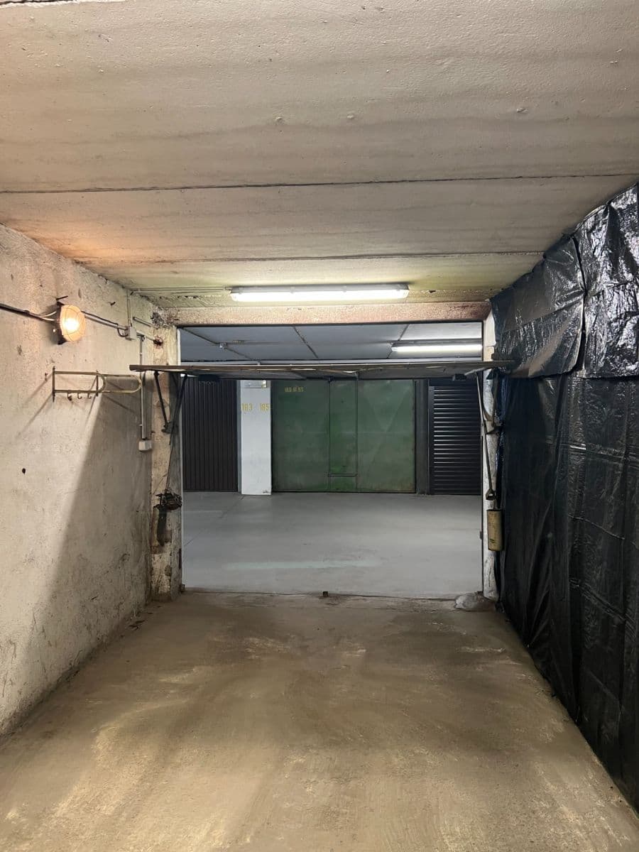 Prenájom garáže 16 m², Kladno, Středočeský kraj Prenájom garáže 16 m², Kladno, Středočeský kraj