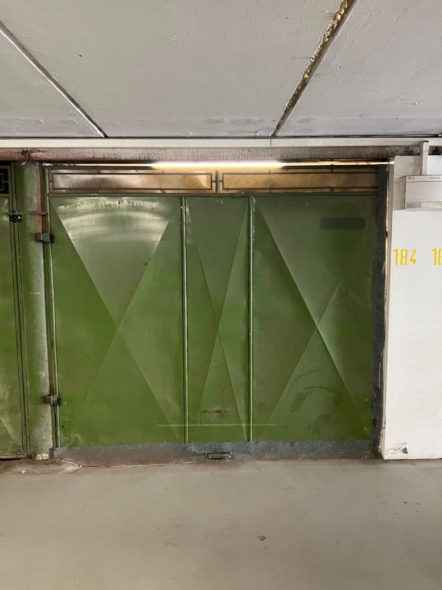 Prenájom garáže 16 m², Kladno, Středočeský kraj Prenájom garáže 16 m², Kladno, Středočeský kraj