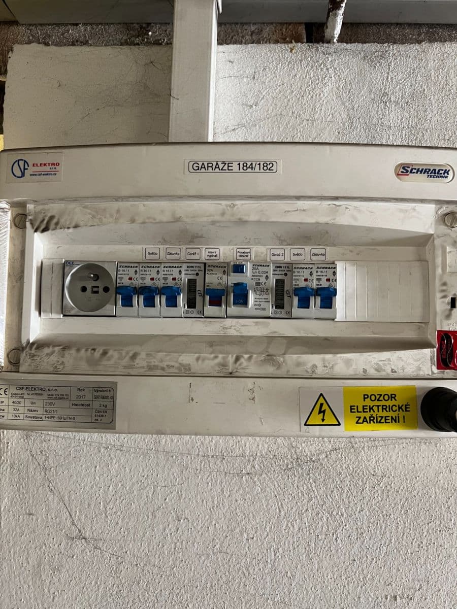 Prenájom garáže 16 m², Kladno, Středočeský kraj Prenájom garáže 16 m², Kladno, Středočeský kraj