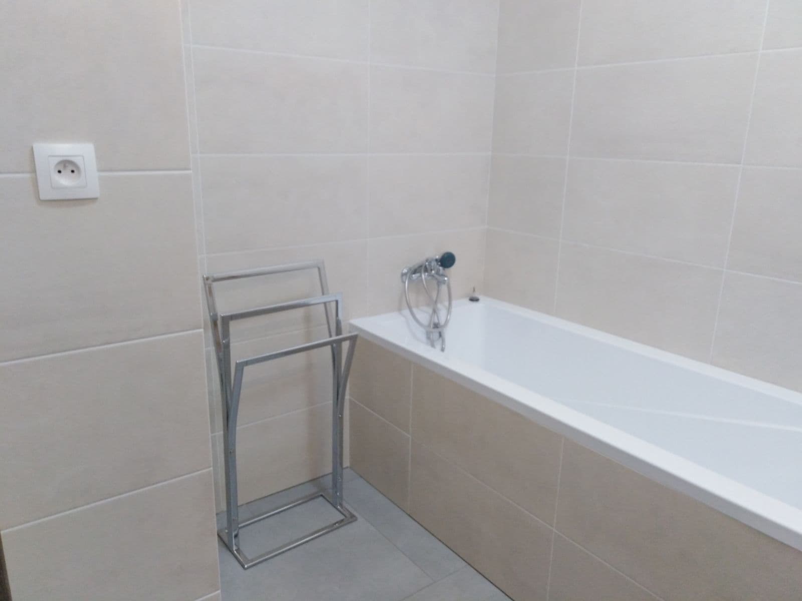 Prenájom bytu 3-izbový 90 m², Orechová, Dunajská Lužná, Bratislavský kraj Prenájom bytu 3-izbový 90 m², Orechová, Dunajská Lužná, Bratislavský kraj