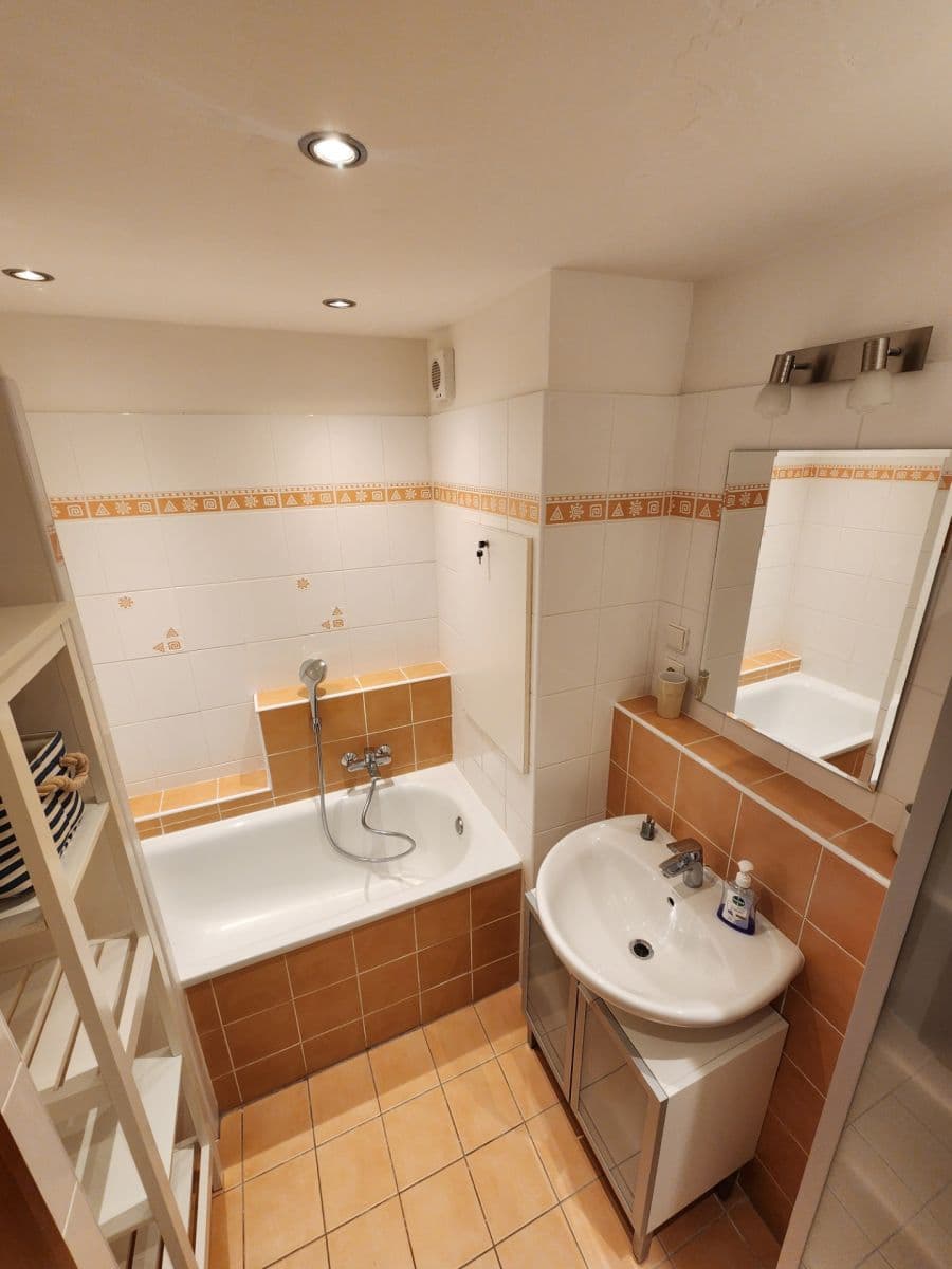 Prenájom bytu 3-izbový 68 m², K Lipám, Praha, Praha Prenájom bytu 3-izbový 68 m², K Lipám, Praha, Praha