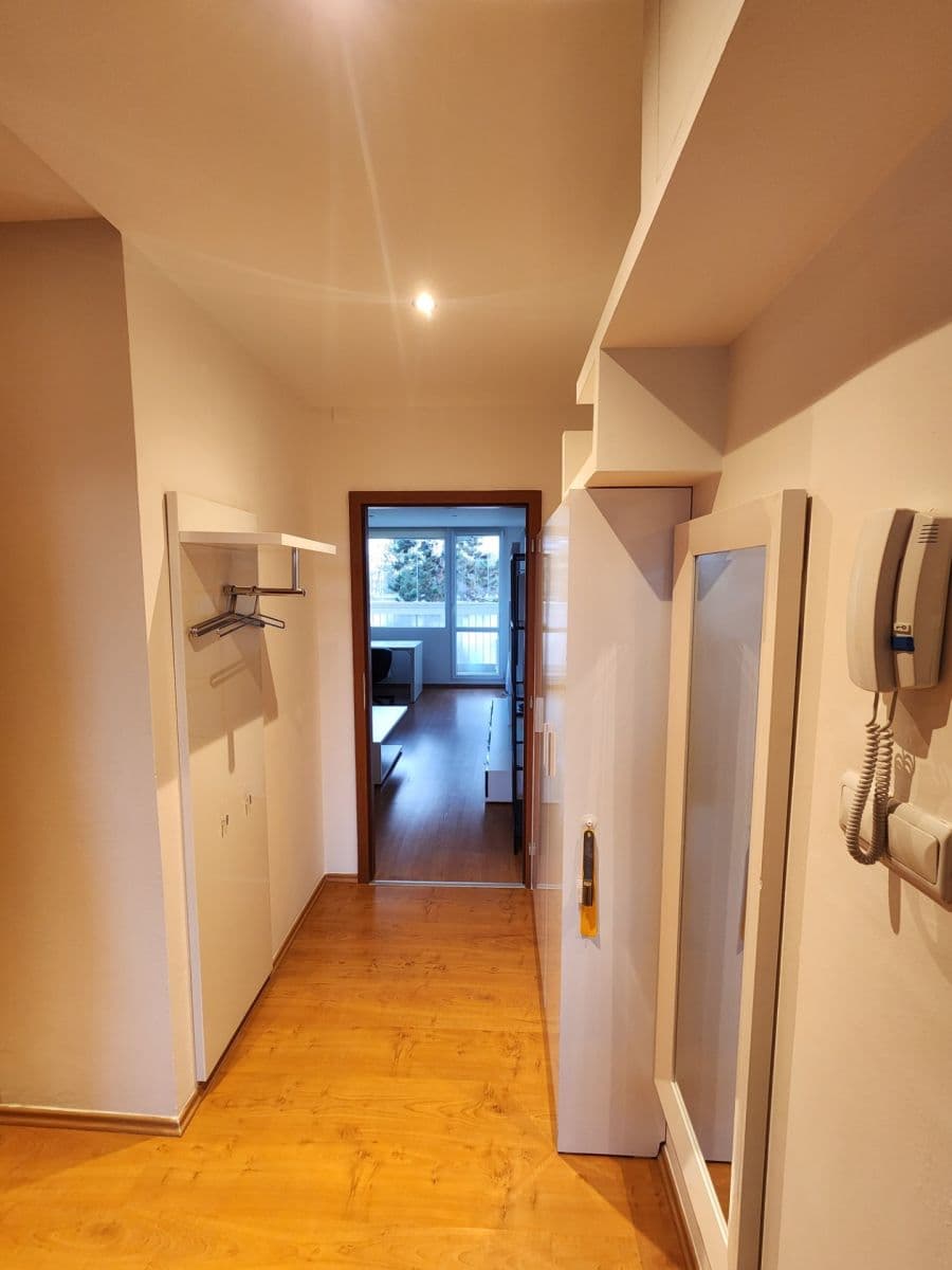 Prenájom bytu 3-izbový 68 m², K Lipám, Praha, Praha Prenájom bytu 3-izbový 68 m², K Lipám, Praha, Praha