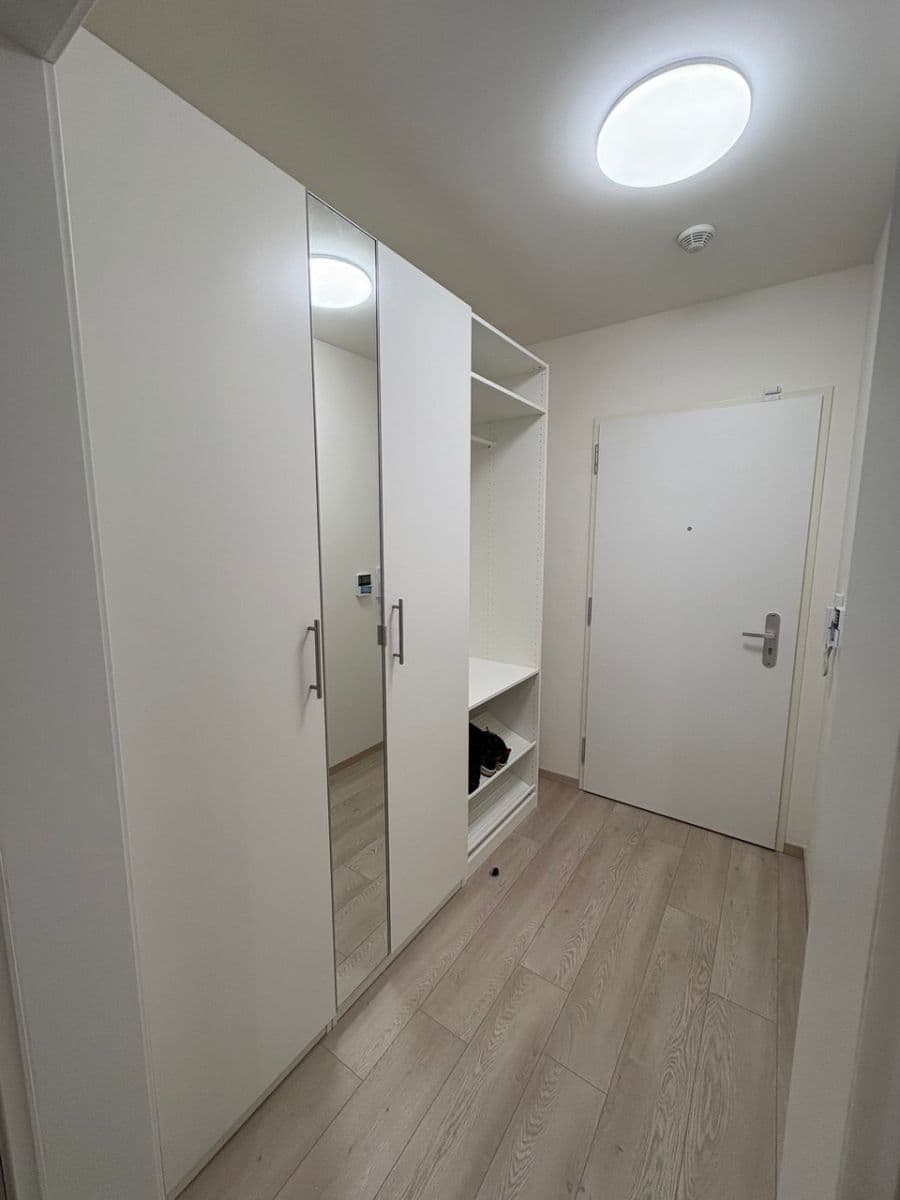 Prenájom bytu 1-izbový 33 m², Výstavní, Praha, Praha Prenájom bytu 1-izbový 33 m², Výstavní, Praha, Praha