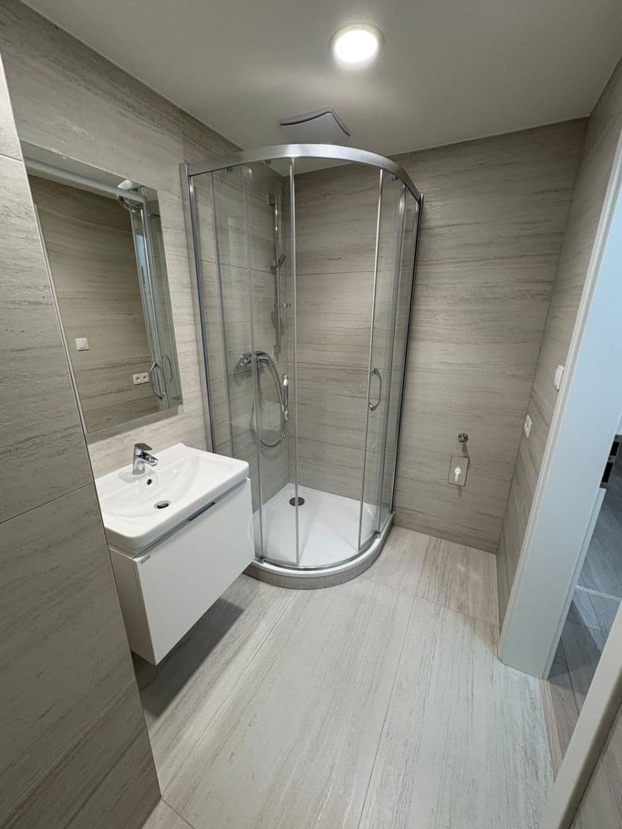 Prenájom bytu 1-izbový 33 m², Výstavní, Praha, Praha Prenájom bytu 1-izbový 33 m², Výstavní, Praha, Praha