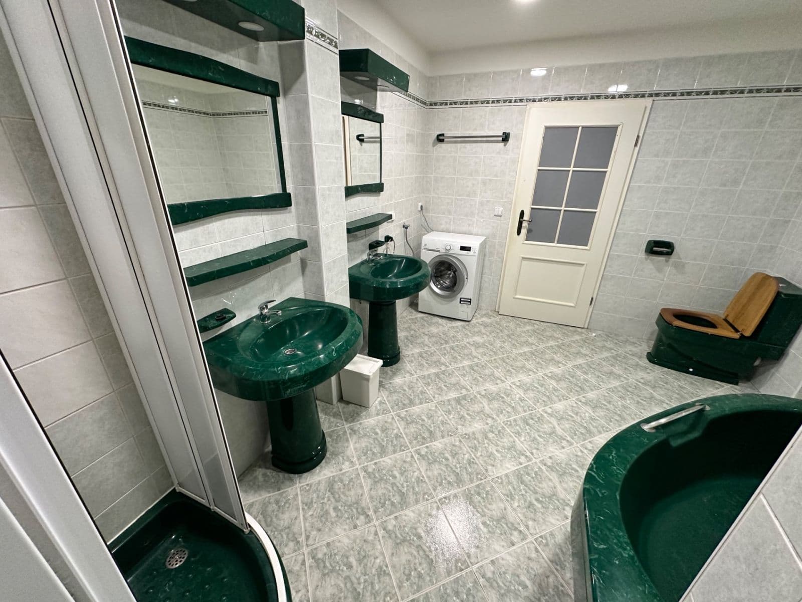 Prenájom bytu 4-izbový 144 m², Československé armády, Praha, Praha Prenájom bytu 4-izbový 144 m², Československé armády, Praha, Praha