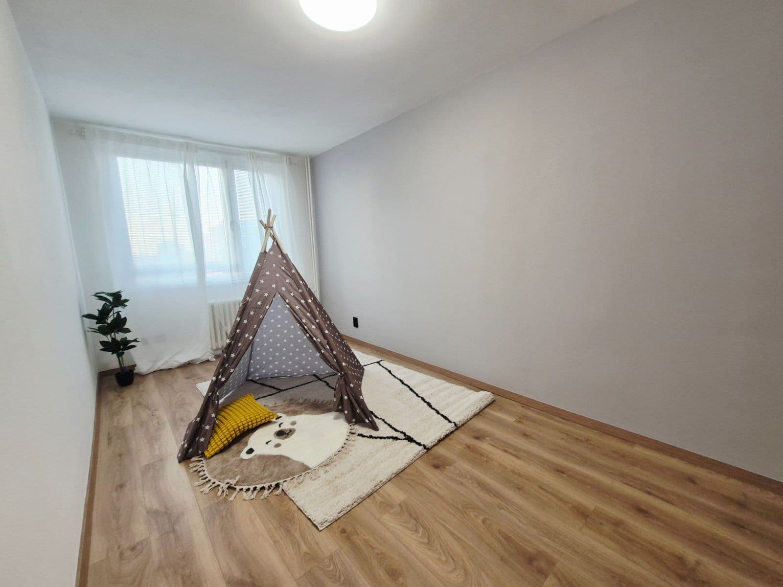 Predaj bytu 3-izbový 80 m², nábřeží Závodu míru, Pardubice, Pardubický kraj Predaj bytu 3-izbový 80 m², nábřeží Závodu míru, Pardubice, Pardubický kraj