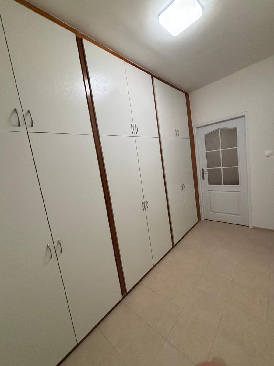 Prenájom bytu 2-izbový 55 m², U Krbu, Praha, Praha Prenájom bytu 2-izbový 55 m², U Krbu, Praha, Praha