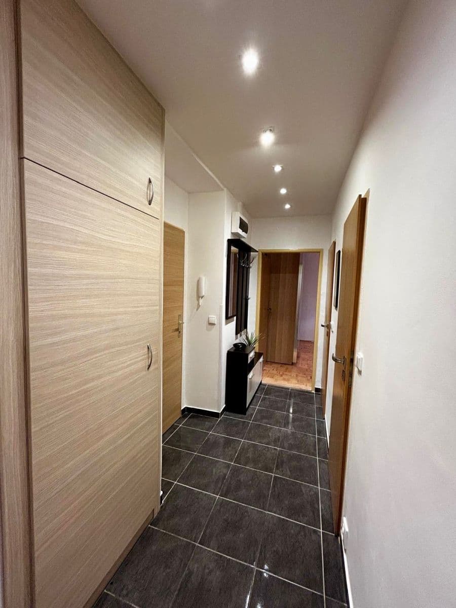 Prenájom bytu 2-izbový 55 m², Máchova, Třinec, Moravskoslezský kraj Prenájom bytu 2-izbový 55 m², Máchova, Třinec, Moravskoslezský kraj