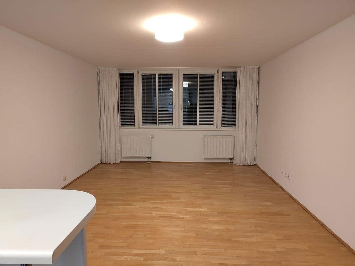 Prenájom bytu 2-izbový 68 m², Webgasse 21, Wien, Viedeň Prenájom bytu 2-izbový 68 m², Webgasse 21, Wien, Viedeň