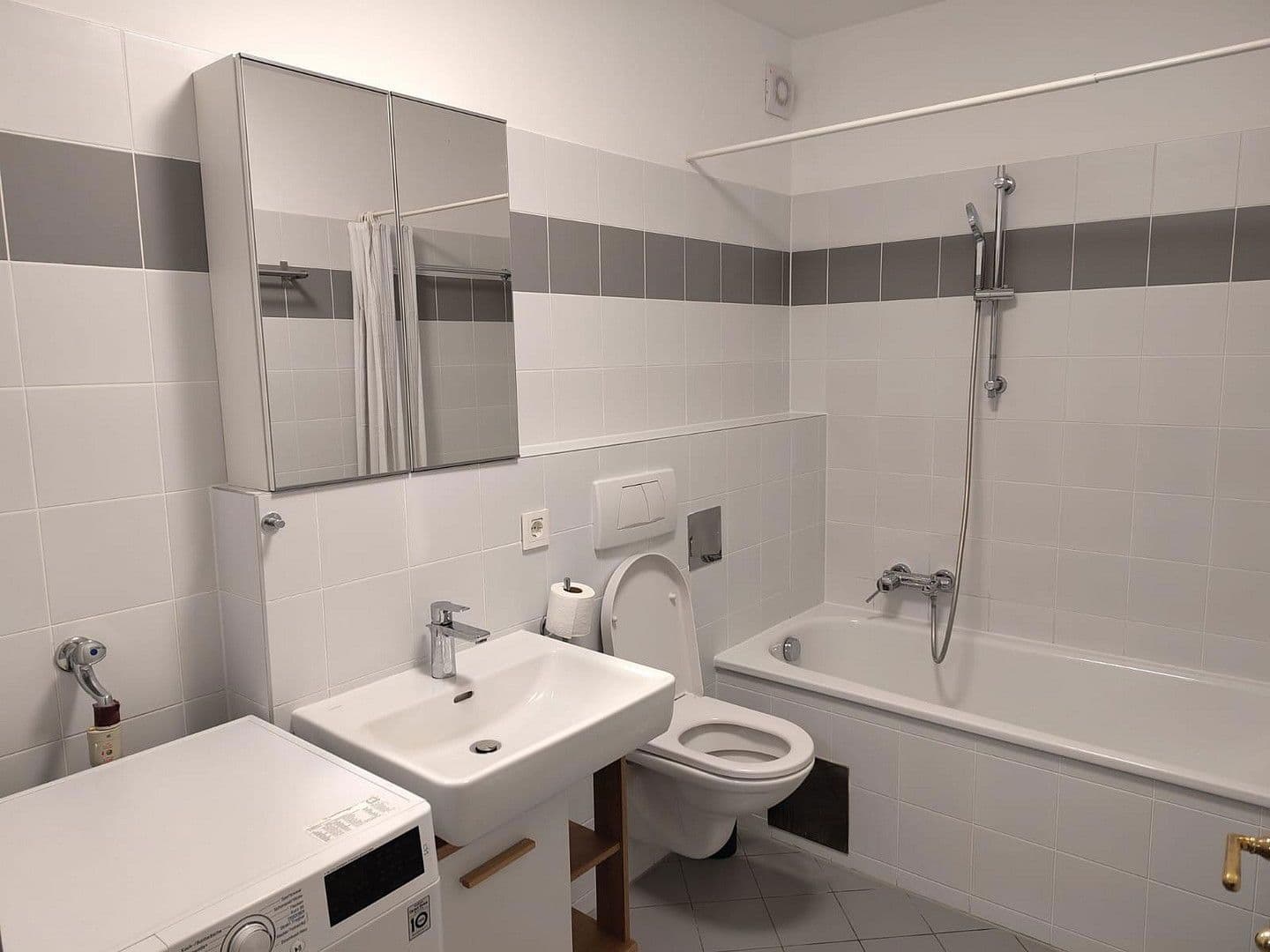 Prenájom bytu 2-izbový 68 m², Webgasse 21, Wien, Viedeň Prenájom bytu 2-izbový 68 m², Webgasse 21, Wien, Viedeň