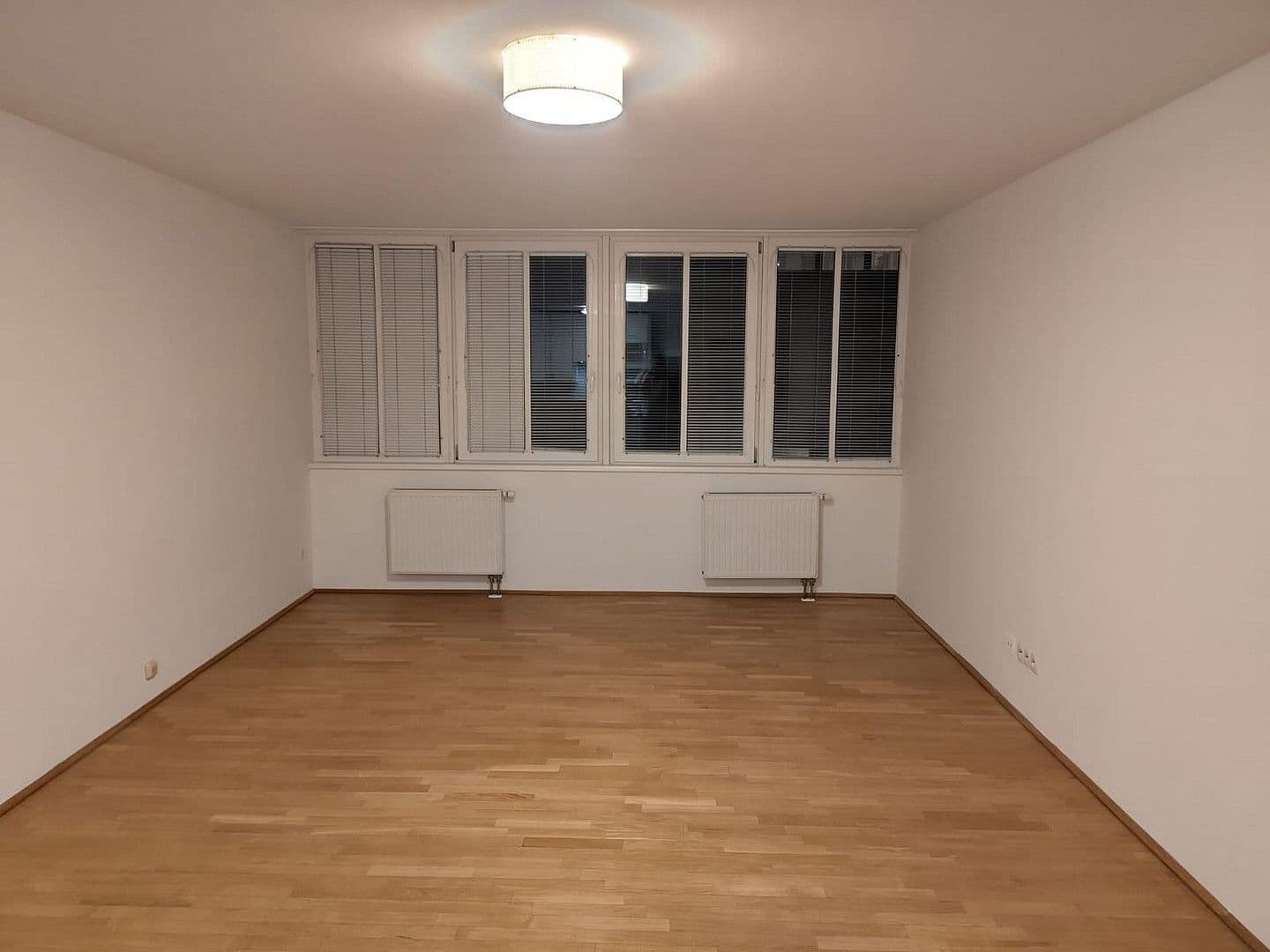 Prenájom bytu 2-izbový 68 m², Webgasse 21, Wien, Viedeň Prenájom bytu 2-izbový 68 m², Webgasse 21, Wien, Viedeň