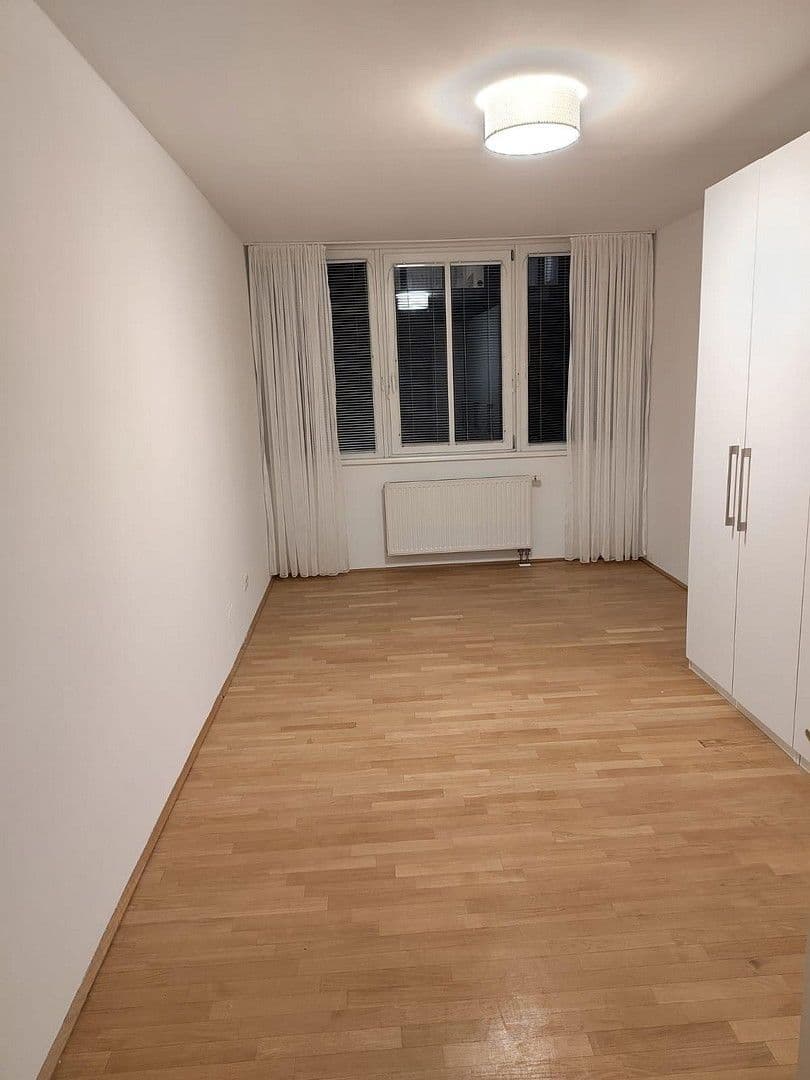 Prenájom bytu 2-izbový 68 m², Webgasse 21, Wien, Viedeň Prenájom bytu 2-izbový 68 m², Webgasse 21, Wien, Viedeň