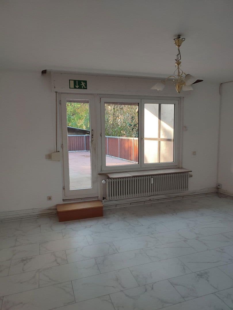 Prenájom bytu 2-izbový 80 m², Reutlingen, Bádensko-Wurttembersko Prenájom bytu 2-izbový 80 m², Reutlingen, Bádensko-Wurttembersko