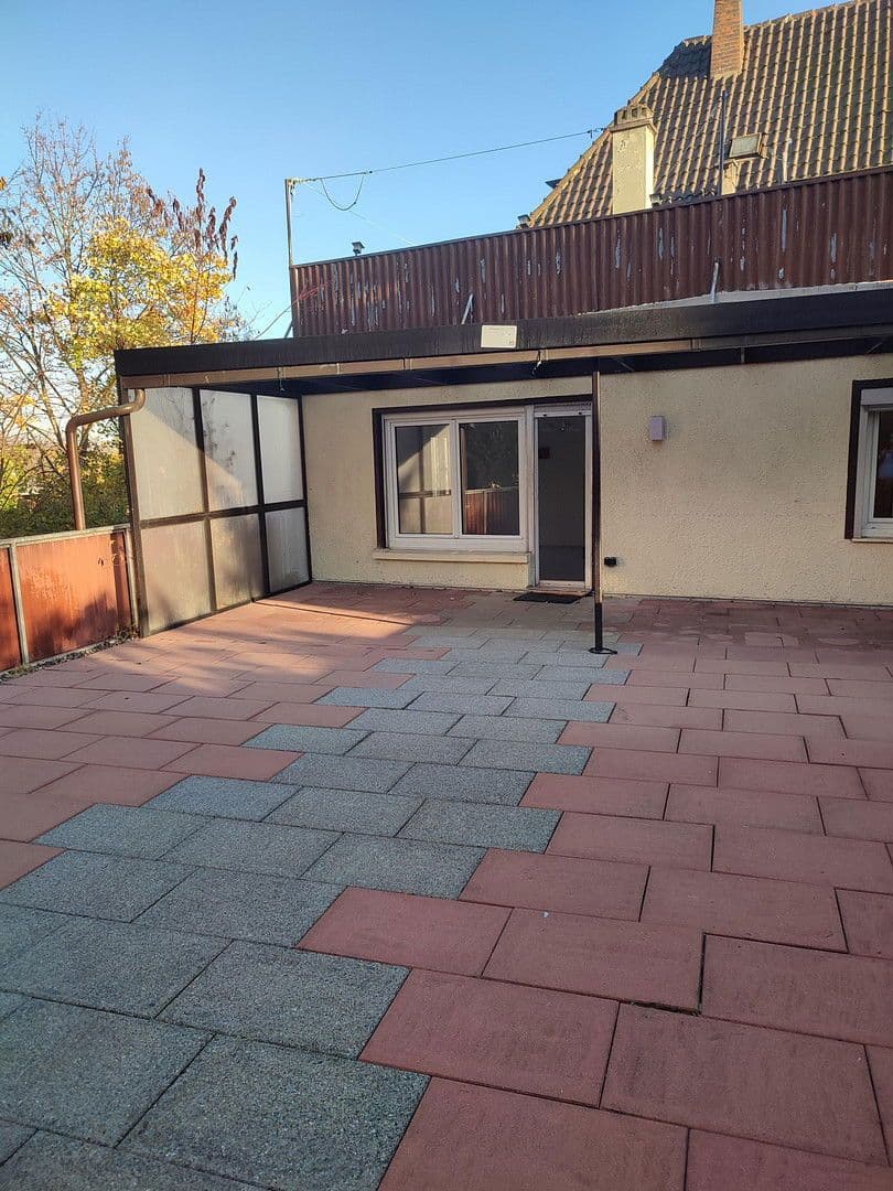 Prenájom bytu 2-izbový 80 m², Reutlingen, Bádensko-Wurttembersko Prenájom bytu 2-izbový 80 m², Reutlingen, Bádensko-Wurttembersko