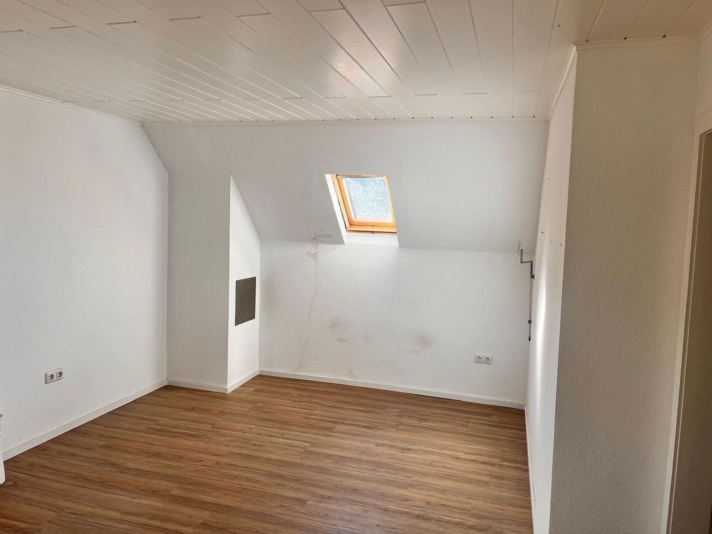 Predaj domu 120 m², pozemek 1.136 m², Stoßdorfer Straße 36, Hennef (Sieg), Severné Porýnie - Westfálsko Predaj domu 120 m², pozemek 1.136 m², Stoßdorfer Straße 36, Hennef (Sieg), Severné Porýnie - Westfálsko